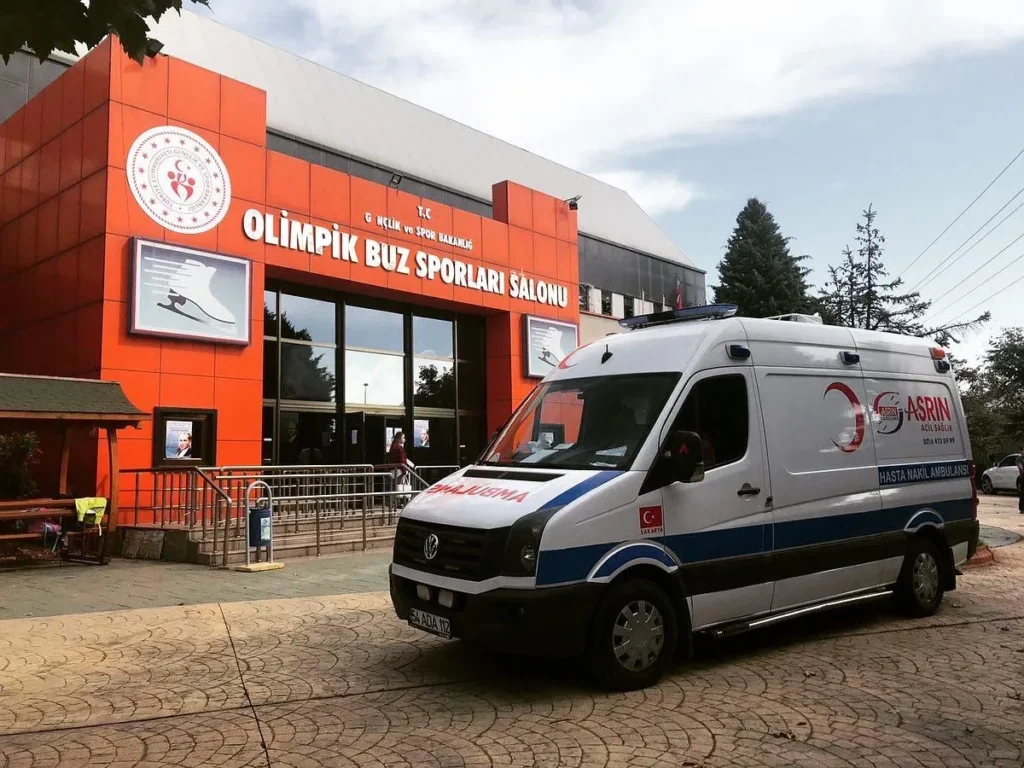 Etkinlik alanında Asrın Ambulans aracı